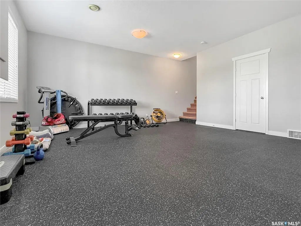 701 Mcintosh Street E Swift Current SK S9H 1H7