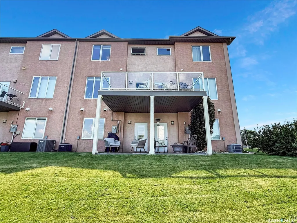 701 Mcintosh Street E Swift Current SK S9H 1H7