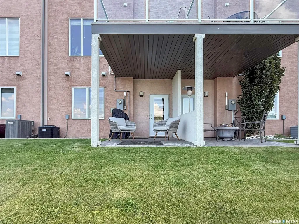 701 Mcintosh Street E Swift Current SK S9H 1H7