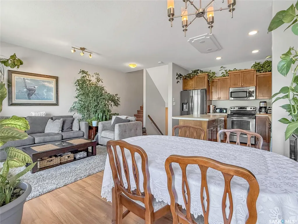 701 Mcintosh Street E Swift Current SK S9H 1H7