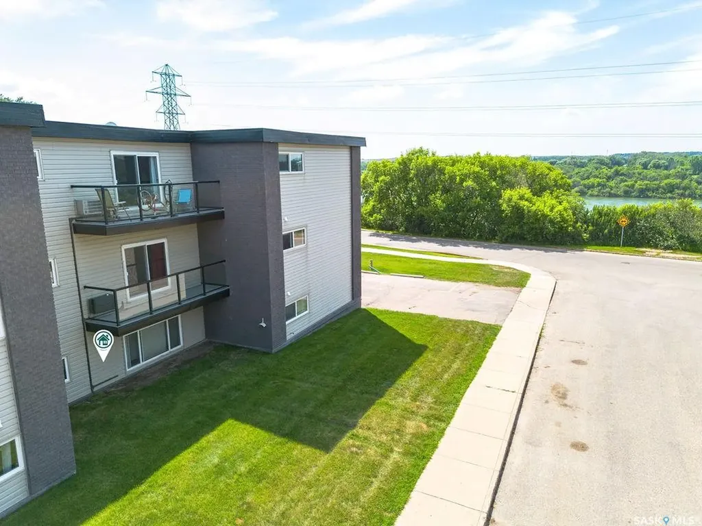 2106 Ste Cecilia Avenue Saskatoon SK S7M 0P2