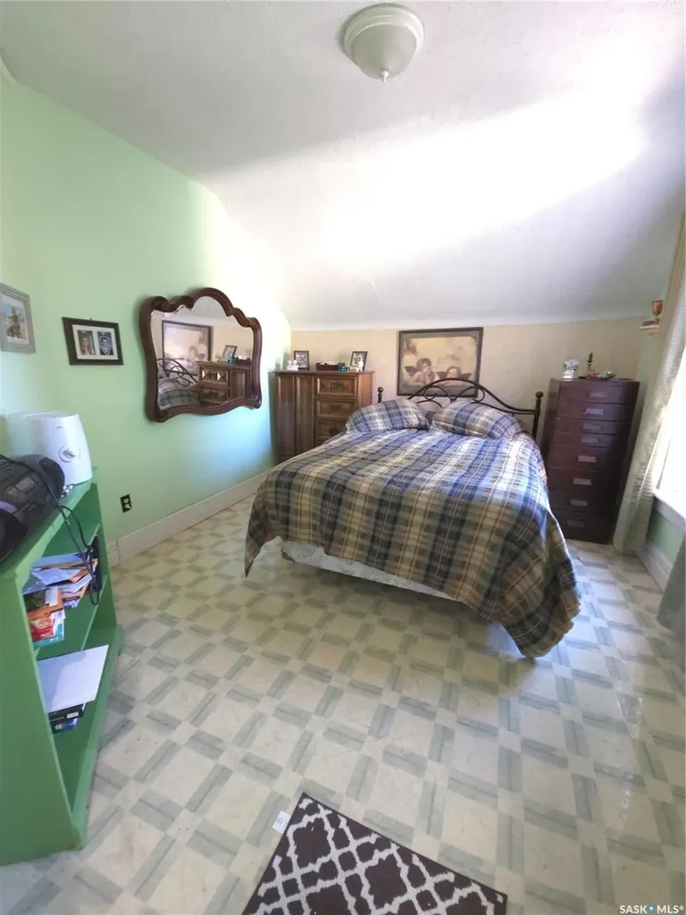 36 21st Street E Prince Albert SK S6V 1L8