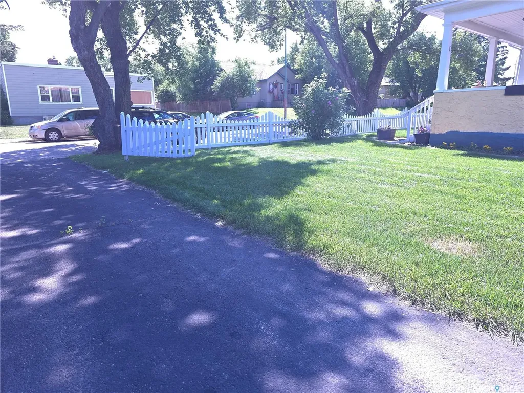 36 21st Street E Prince Albert SK S6V 1L8