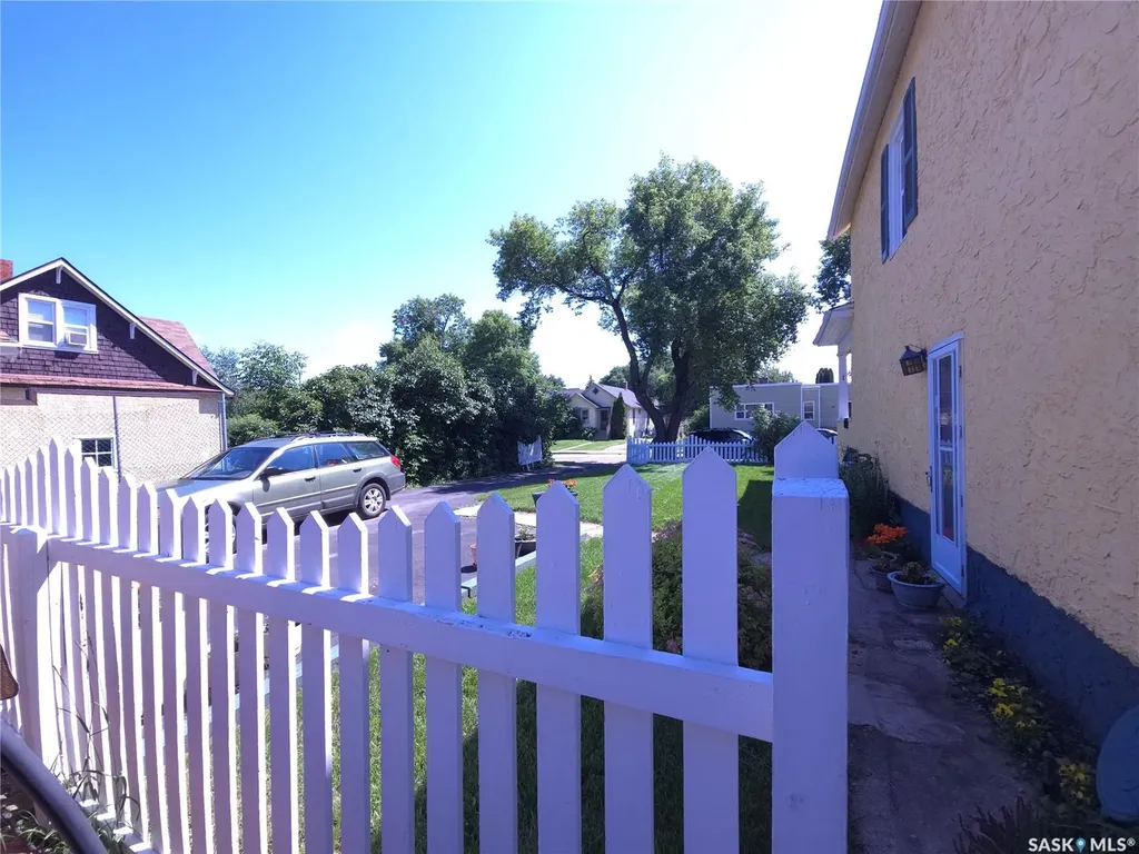 36 21st Street E Prince Albert SK S6V 1L8