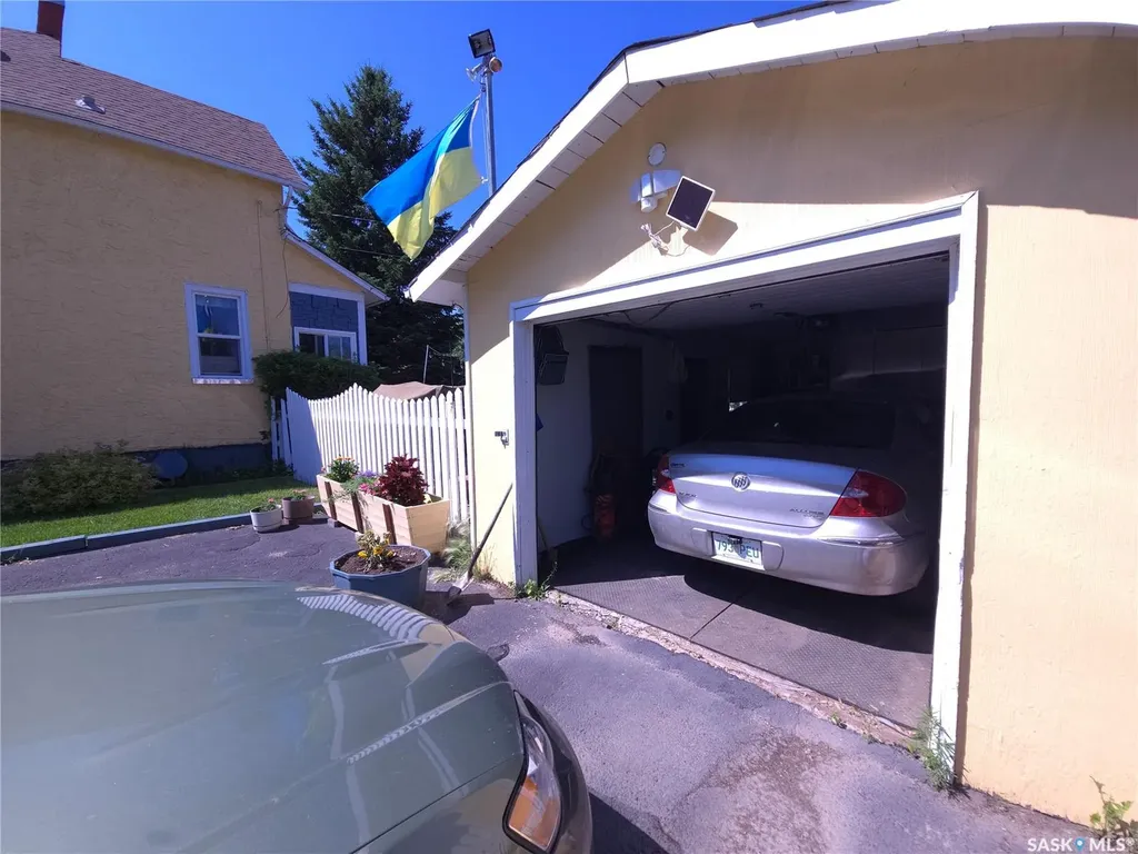 36 21st Street E Prince Albert SK S6V 1L8