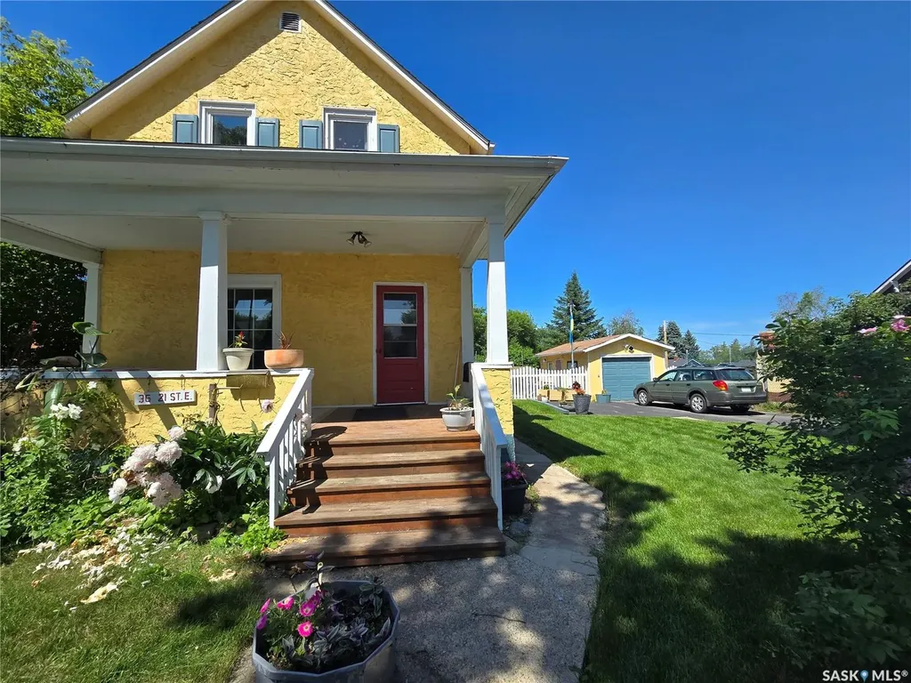 36 21st Street E Prince Albert SK S6V 1L8