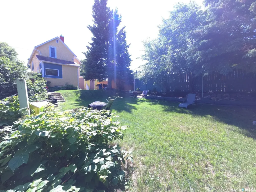 36 21st Street E Prince Albert SK S6V 1L8
