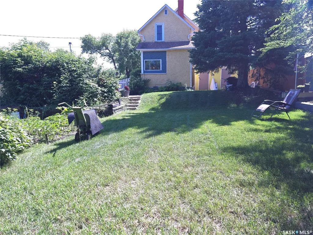 36 21st Street E Prince Albert SK S6V 1L8