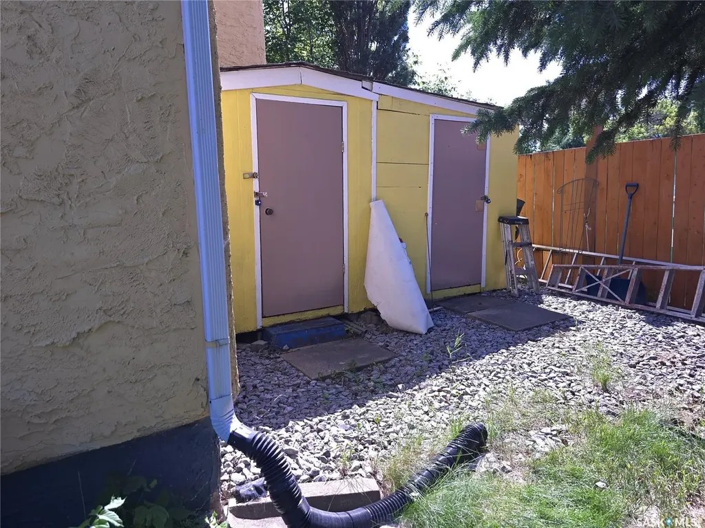 36 21st Street E Prince Albert SK S6V 1L8