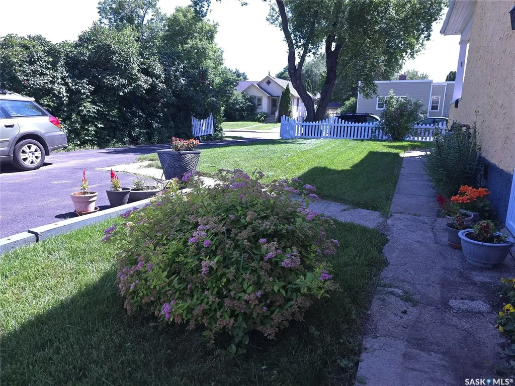 36 21st Street E Prince Albert SK S6V 1L8