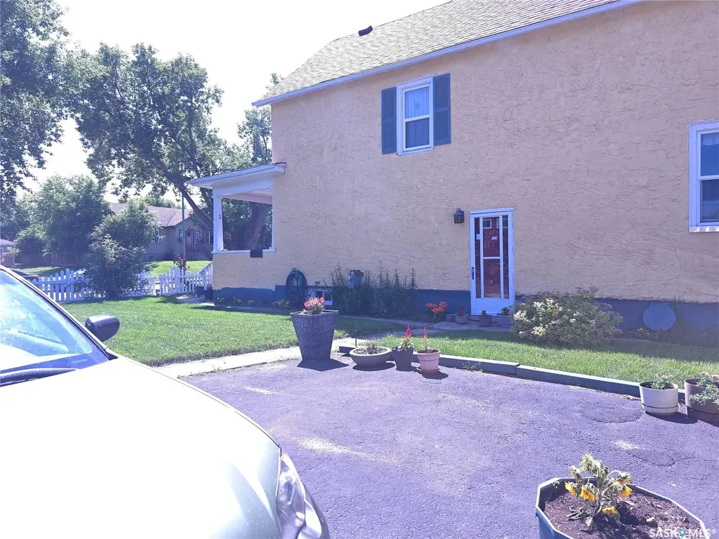 36 21st Street E Prince Albert SK S6V 1L8