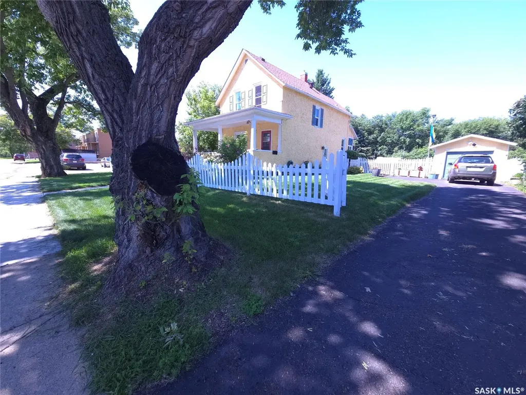 36 21st Street E Prince Albert SK S6V 1L8
