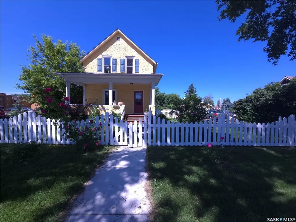 36 21st Street E Prince Albert SK S6V 1L8