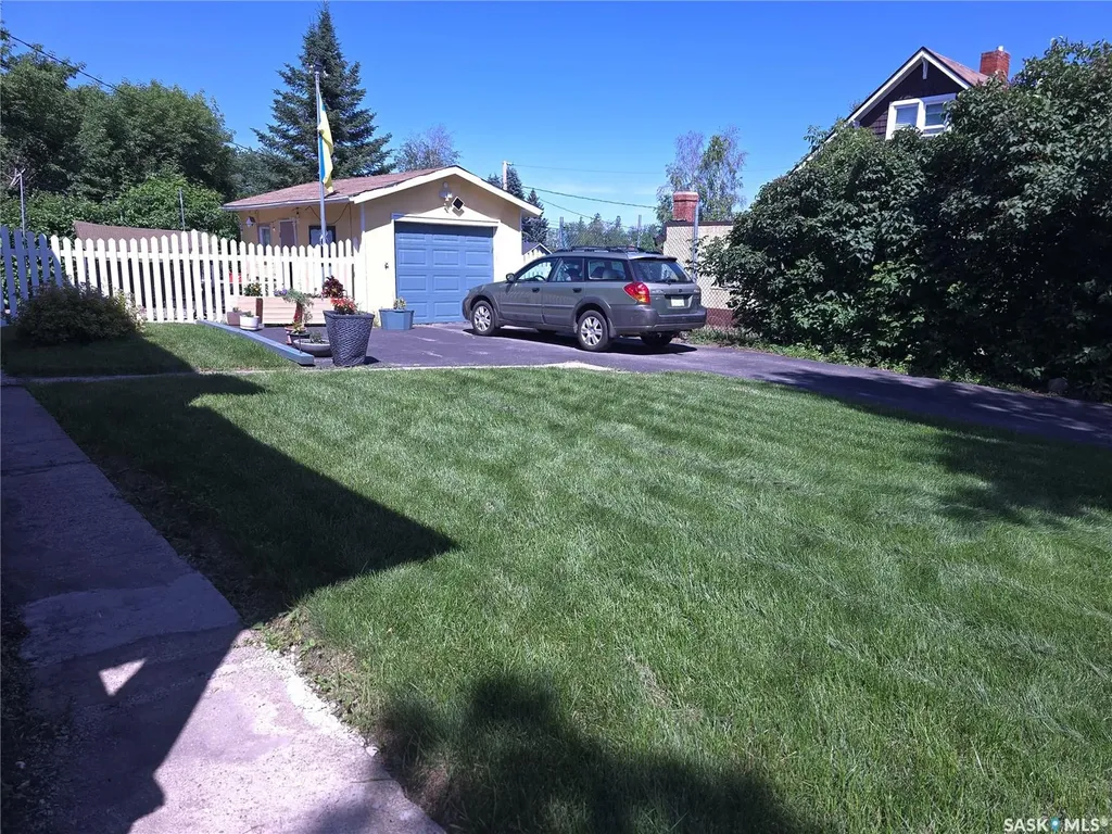 36 21st Street E Prince Albert SK S6V 1L8