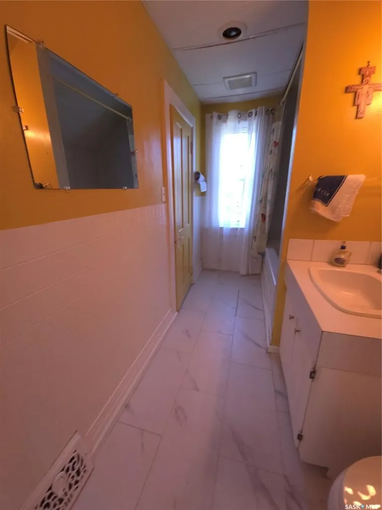 36 21st Street E Prince Albert SK S6V 1L8