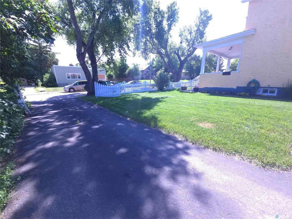 36 21st Street E Prince Albert SK S6V 1L8