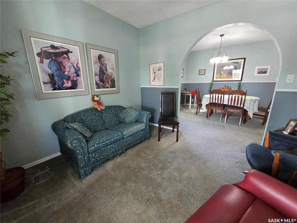 36 21st Street E Prince Albert SK S6V 1L8