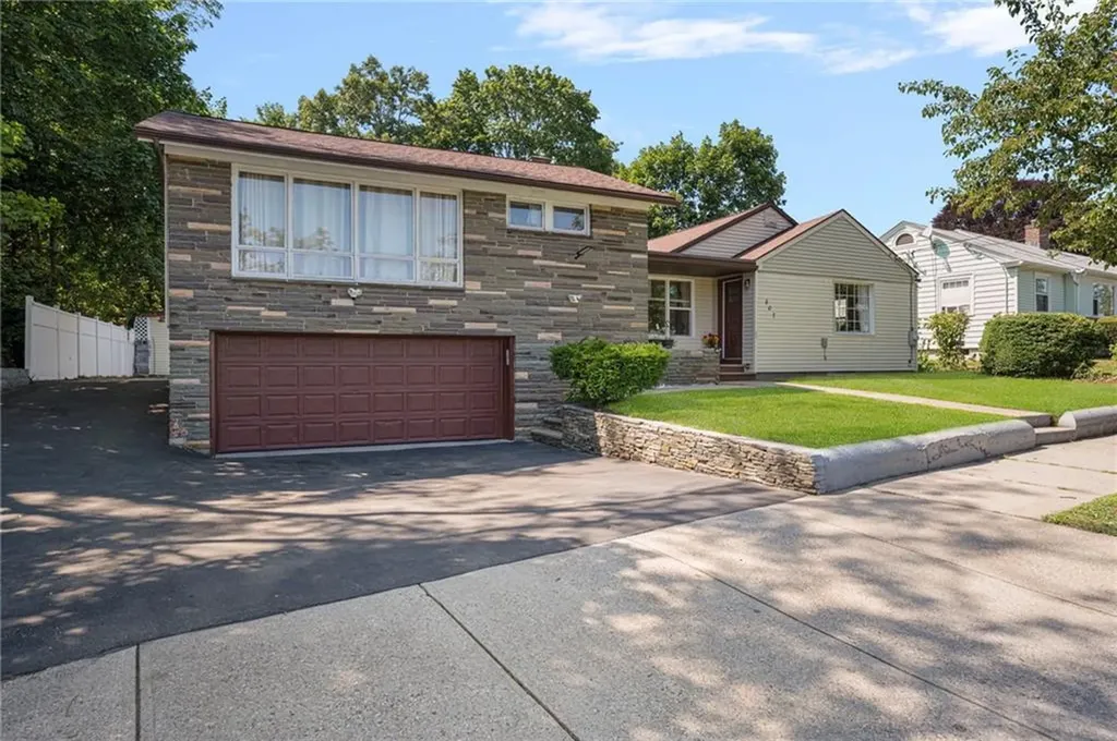 807 Pontiac Avenue Cranston RI 02910