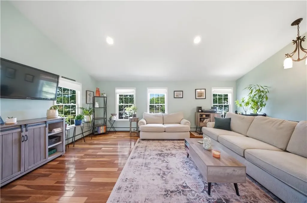 78 Riverside Drive South Kingstown RI 02879