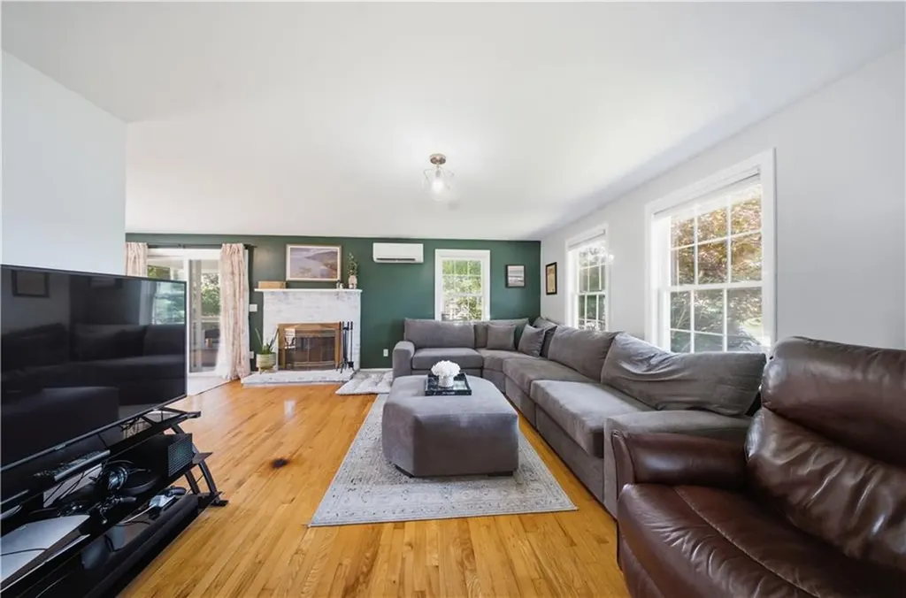 78 Riverside Drive South Kingstown RI 02879