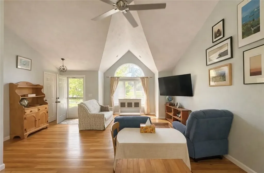 86 Peaked Rock Road South Kingstown RI 02879