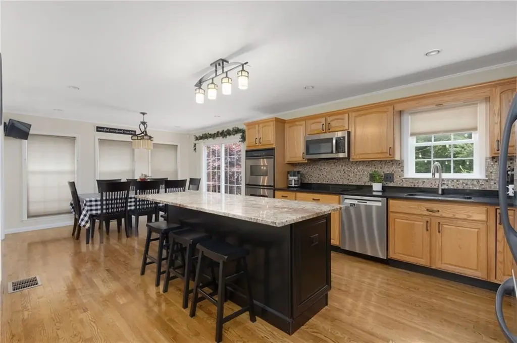 2 Daniel Way Scituate RI 02831