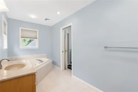 2 Daniel Way Scituate RI 02831