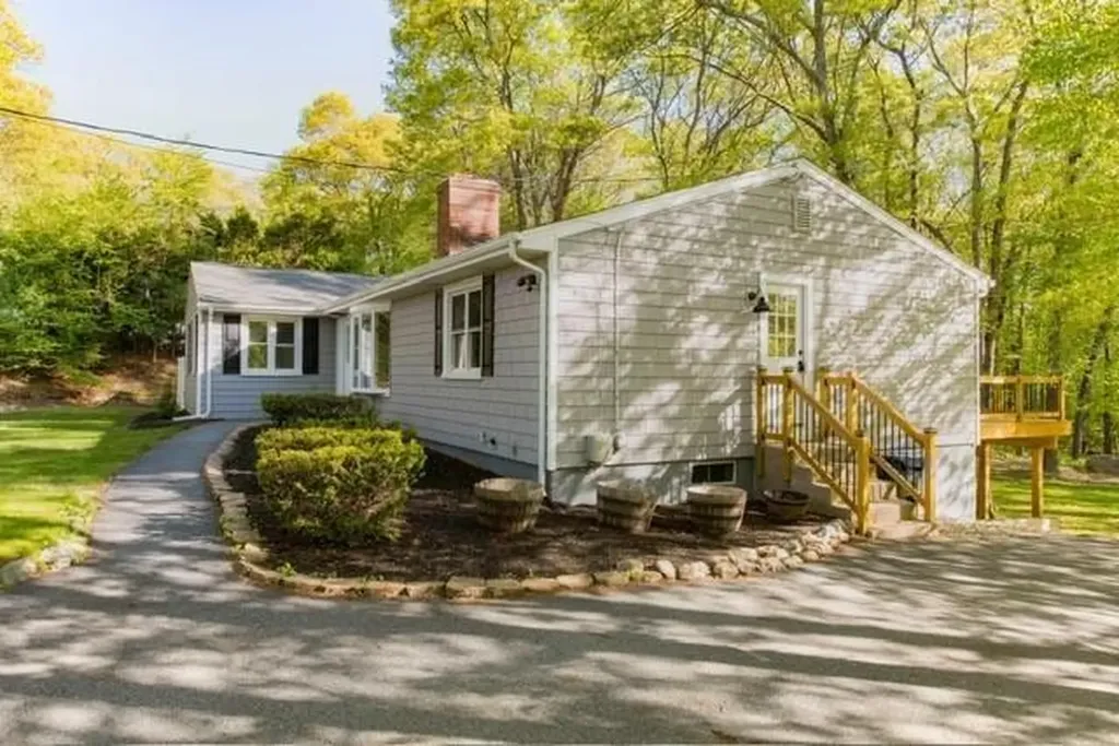 39 Mann School Road Smithfield RI 02917