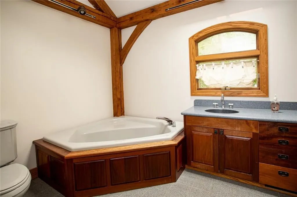 413 Eagleville Road Tiverton RI 02878