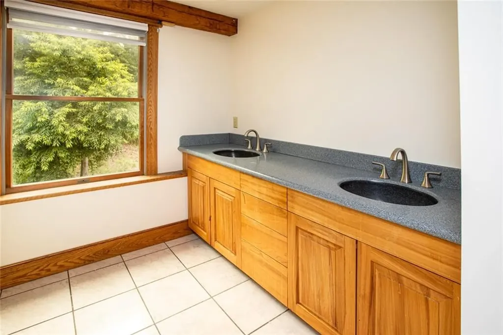 413 Eagleville Road Tiverton RI 02878