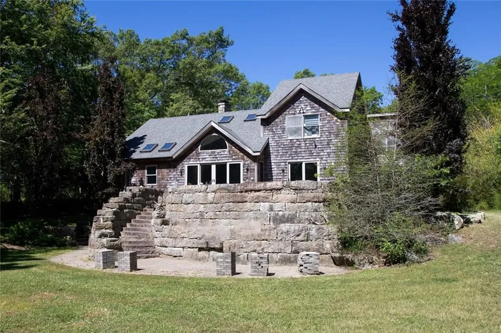 413 Eagleville Road Tiverton RI 02878