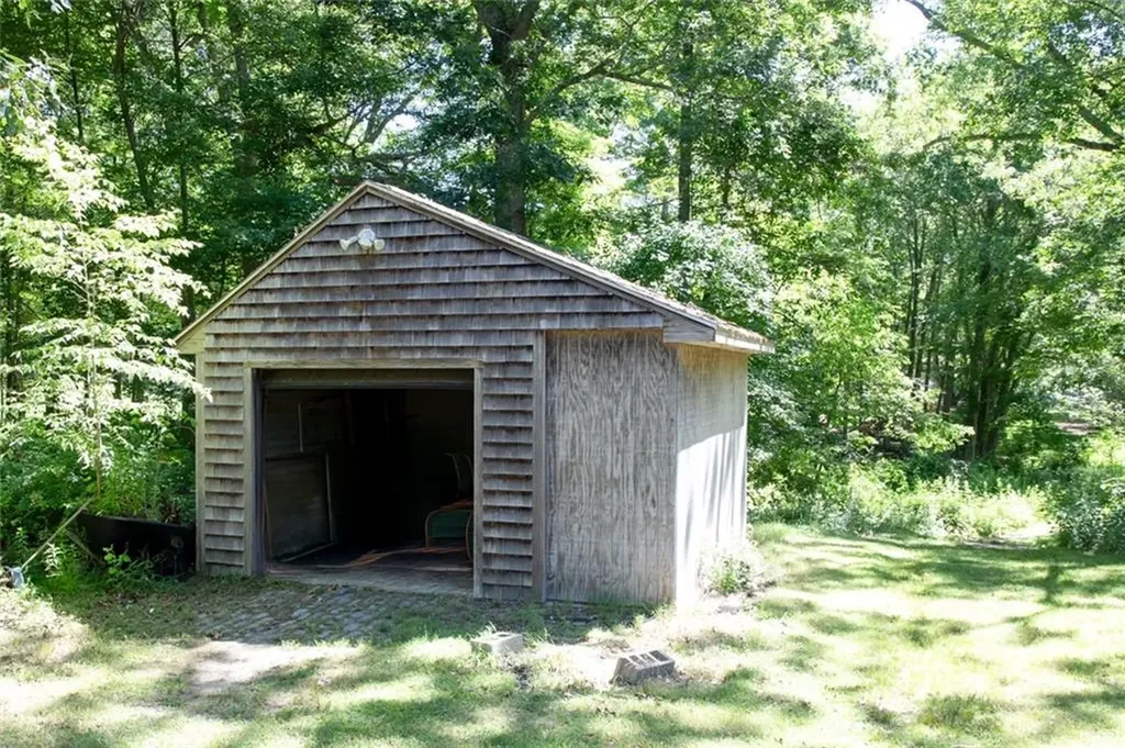 413 Eagleville Road Tiverton RI 02878