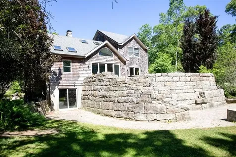 413 Eagleville Road Tiverton RI 02878