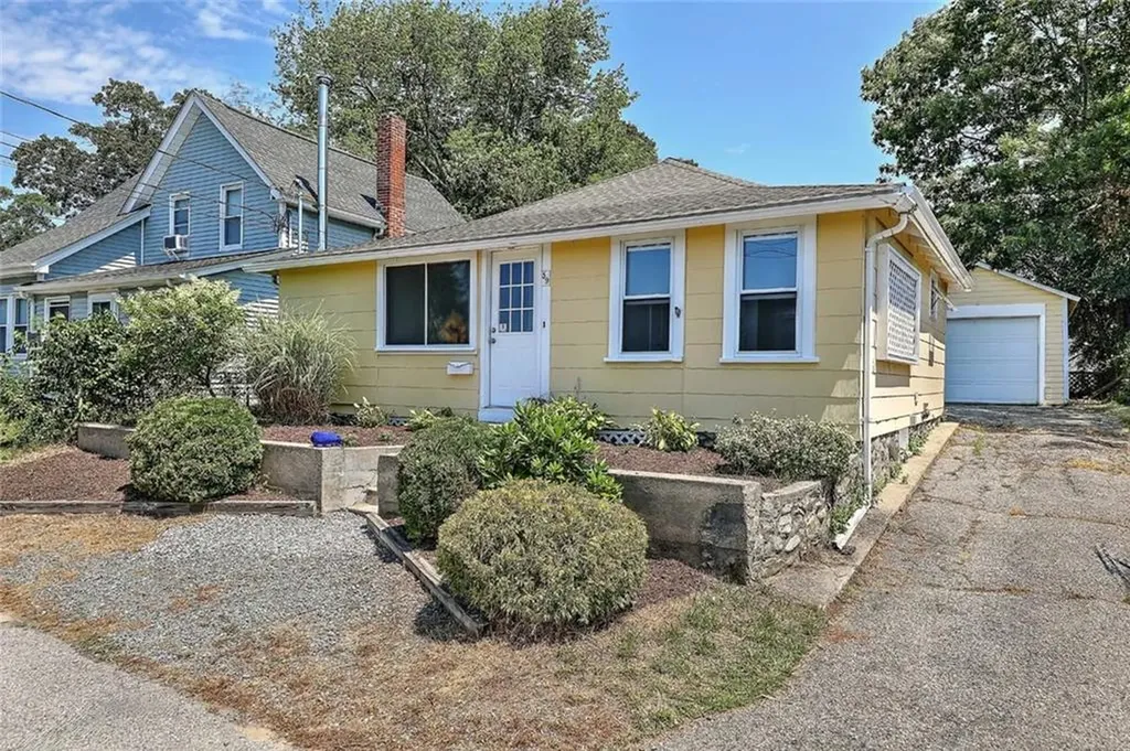 59 Booth Avenue East Providence RI 02915