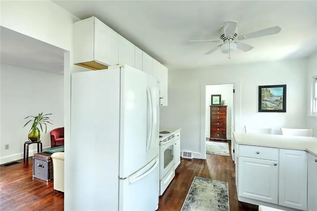 59 Booth Avenue East Providence RI 02915