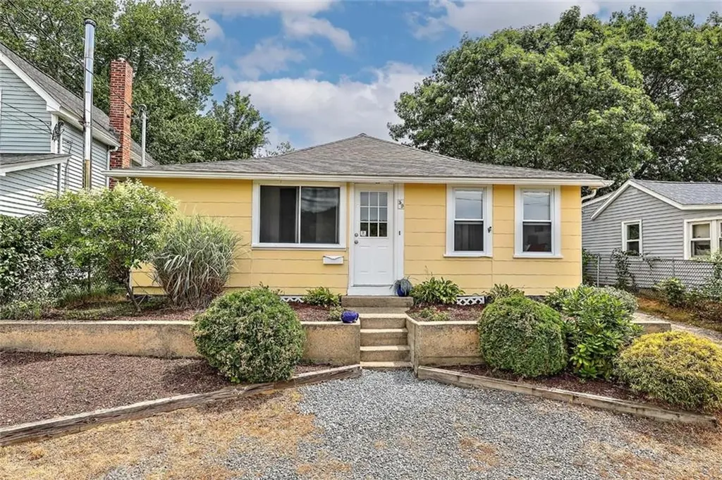 59 Booth Avenue East Providence RI 02915