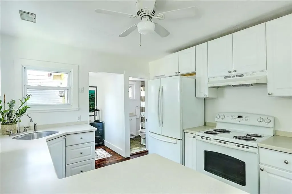 59 Booth Avenue East Providence RI 02915