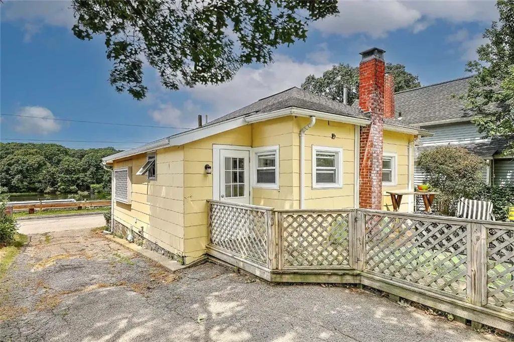 59 Booth Avenue East Providence RI 02915