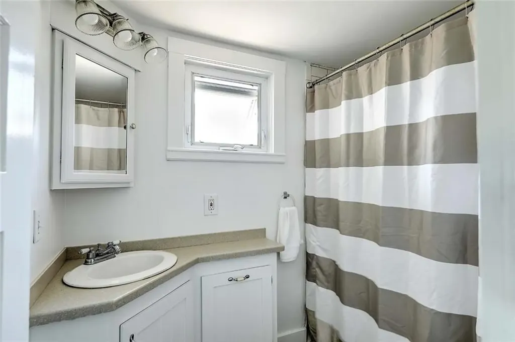 59 Booth Avenue East Providence RI 02915