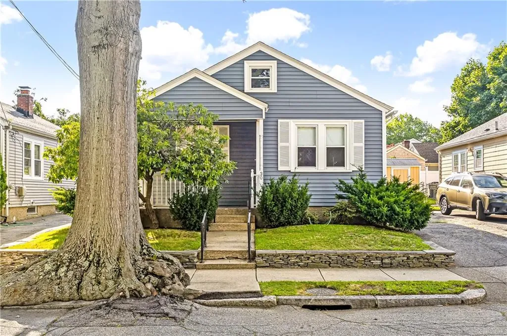 30 Iona Street Providence RI 02908