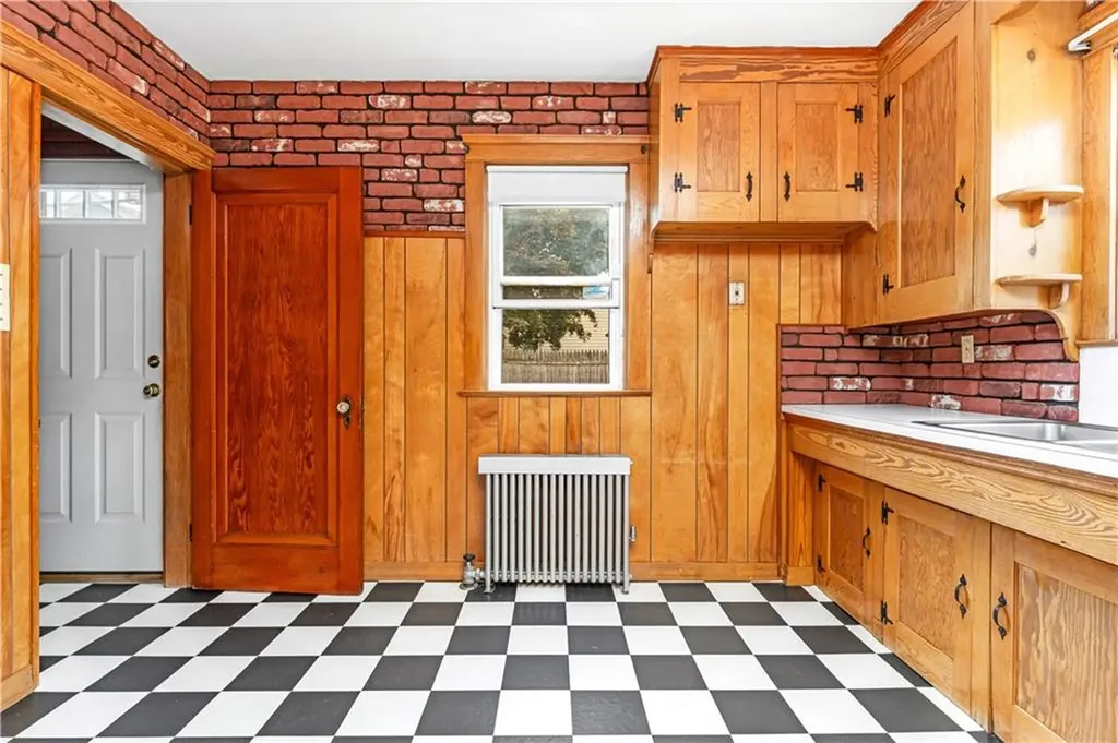 30 Iona Street Providence RI 02908