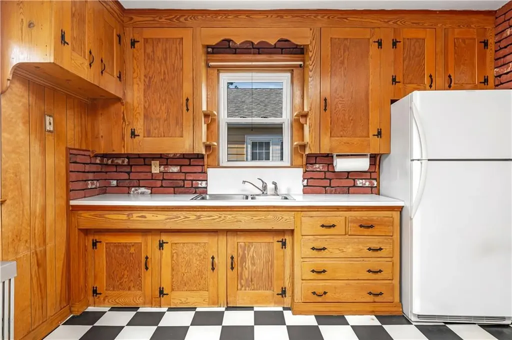 30 Iona Street Providence RI 02908