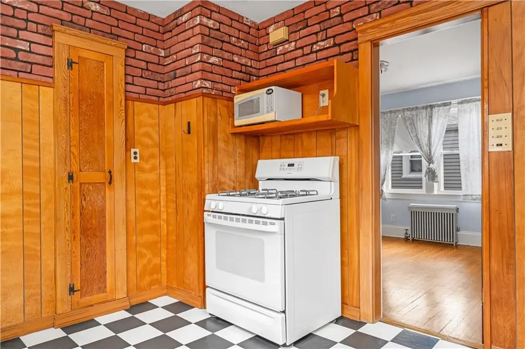 30 Iona Street Providence RI 02908