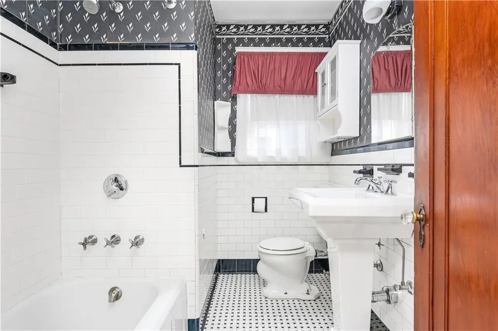 30 Iona Street Providence RI 02908
