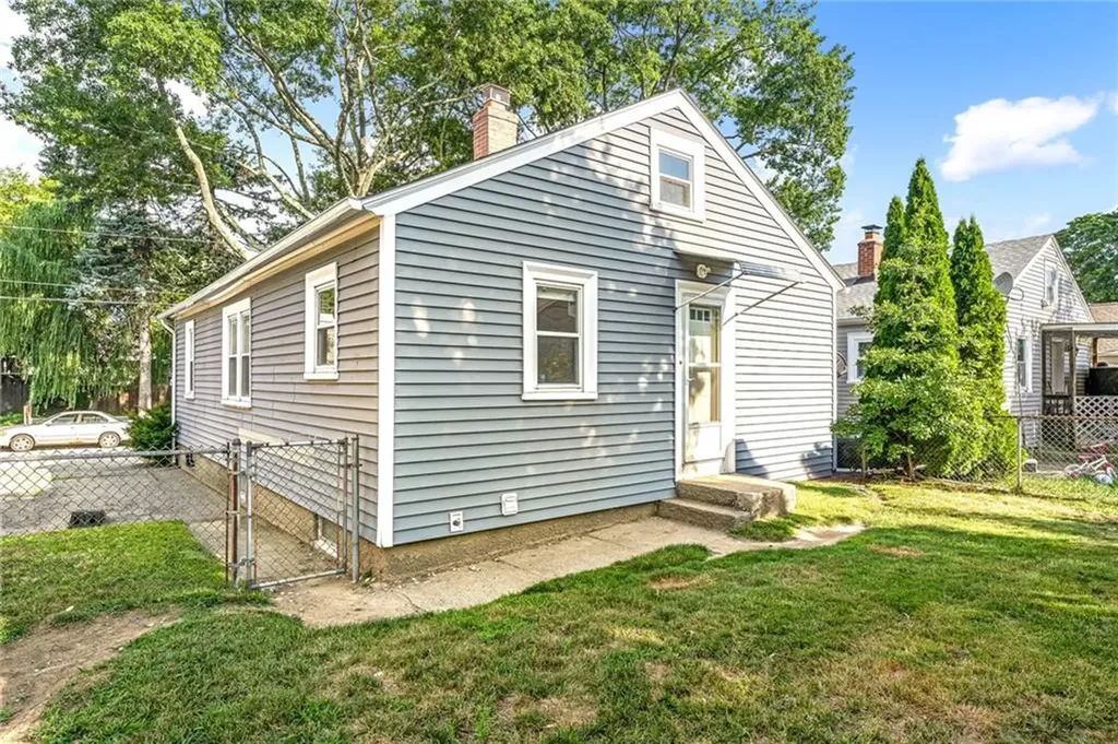 30 Iona Street Providence RI 02908