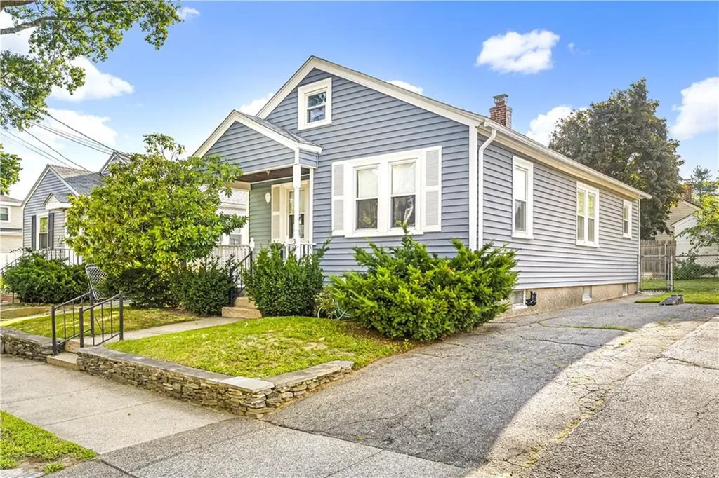 30 Iona Street Providence RI 02908