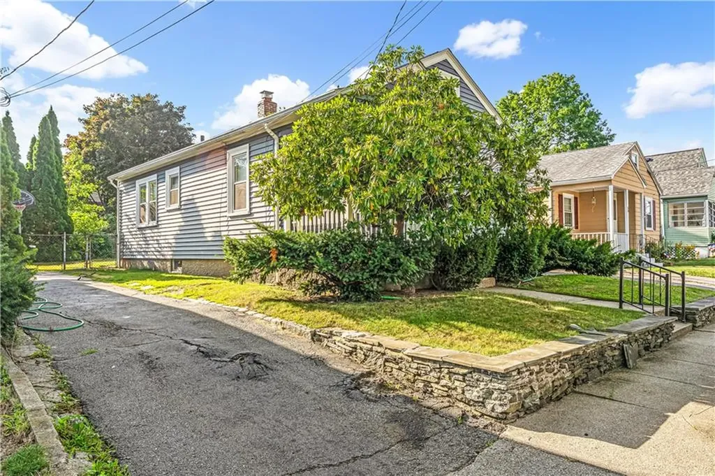 30 Iona Street Providence RI 02908