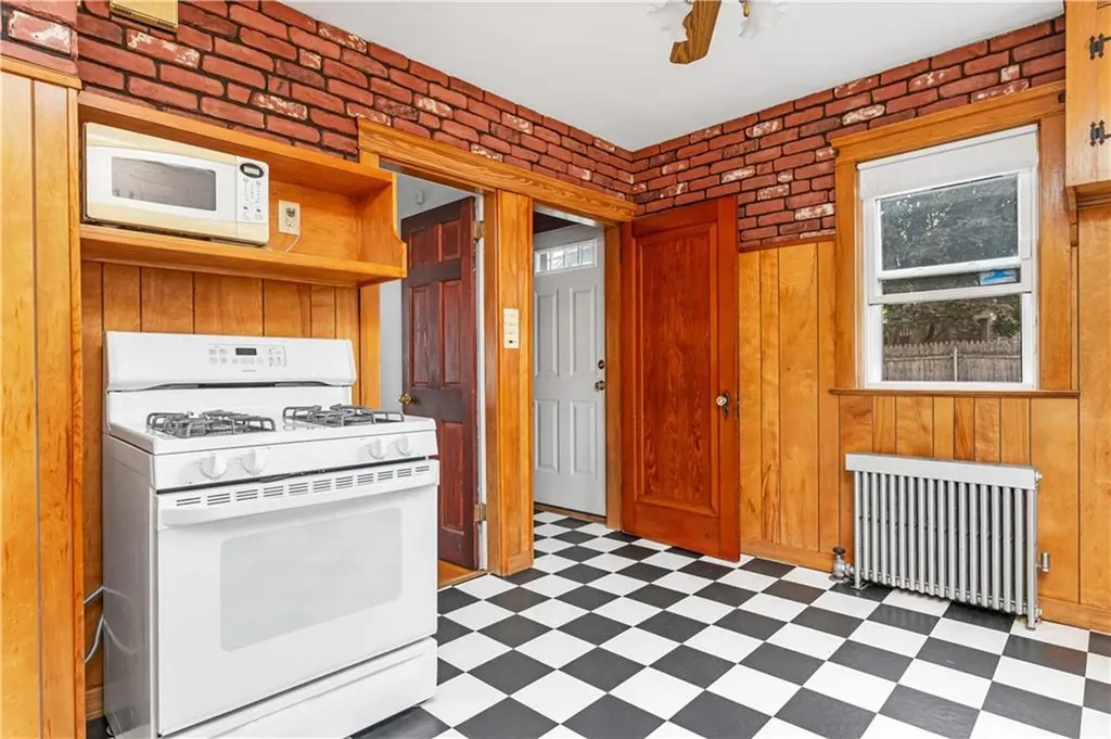 30 Iona Street Providence RI 02908