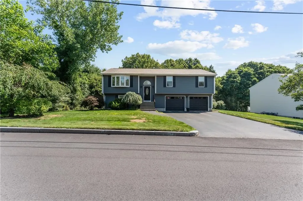 16 Rachella Court East Providence RI 02914