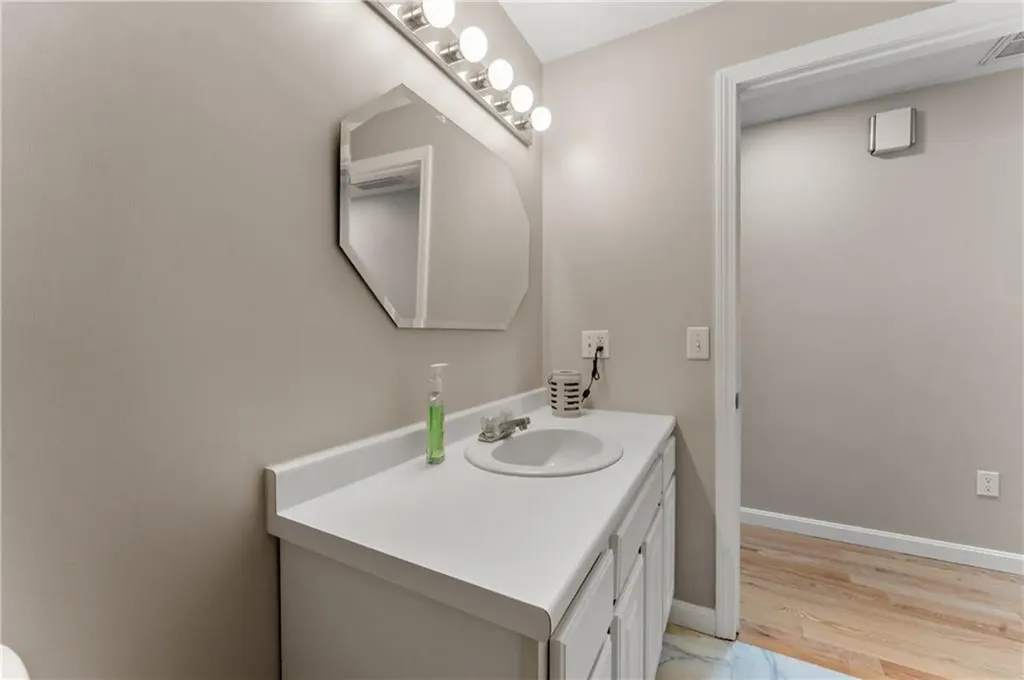 16 Rachella Court East Providence RI 02914